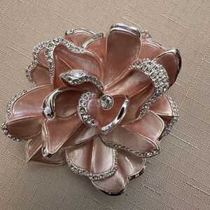 JOAN RIVERS LIMITED EDITION NUMBERED PAVE SWARVOSKI CRYSTAL GARDENIA PIN BROOCH